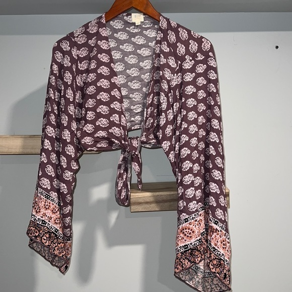Surf Gypsy wrap bell sleeve crop top‎ - Picture 1 of 3